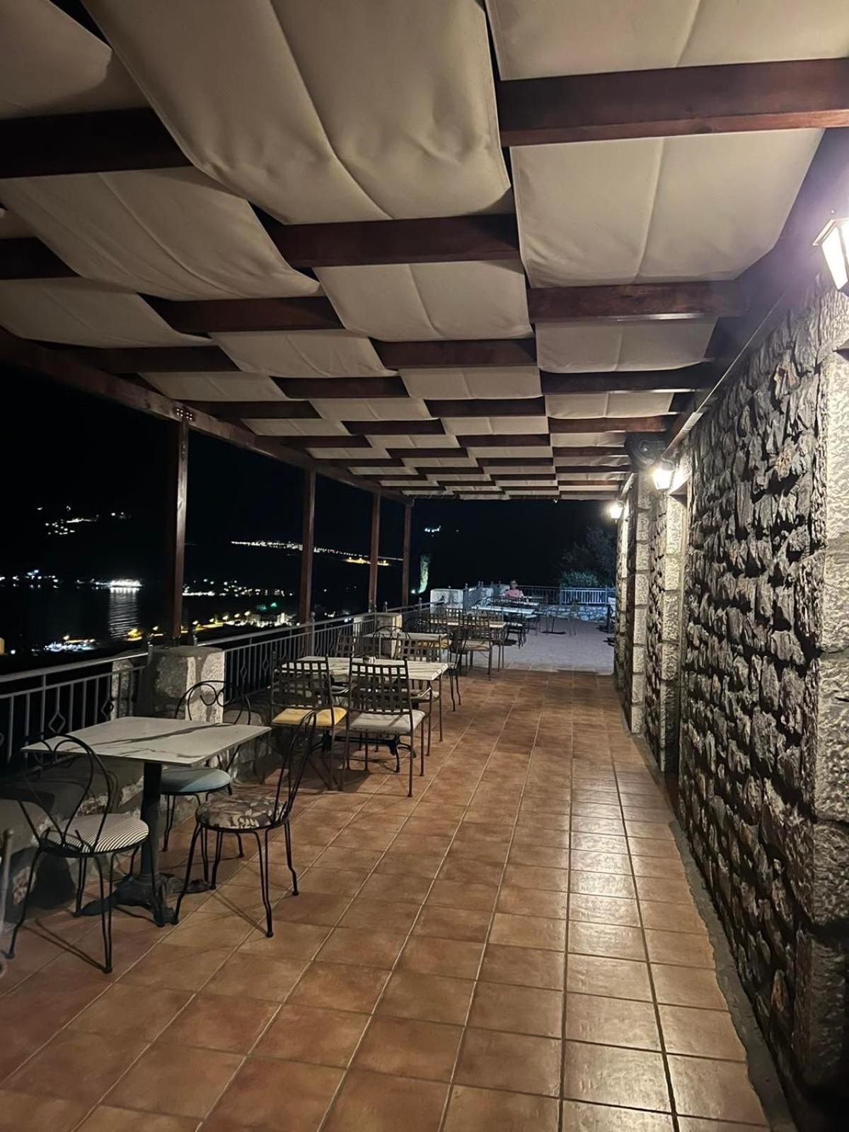 Onar Mani Suites Néon Oítilon Zewnętrze zdjęcie