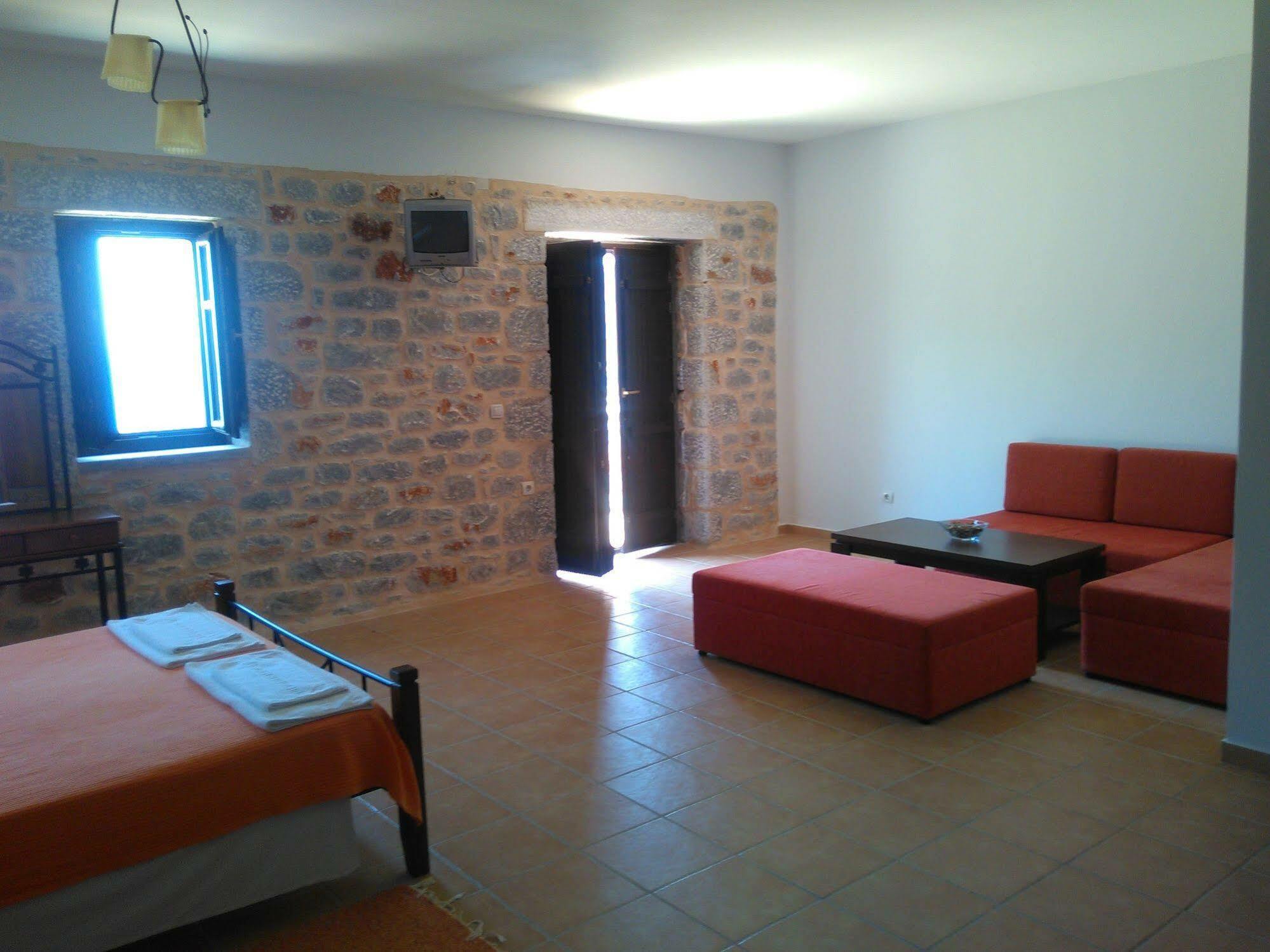 Onar Mani Suites Néon Oítilon Zewnętrze zdjęcie