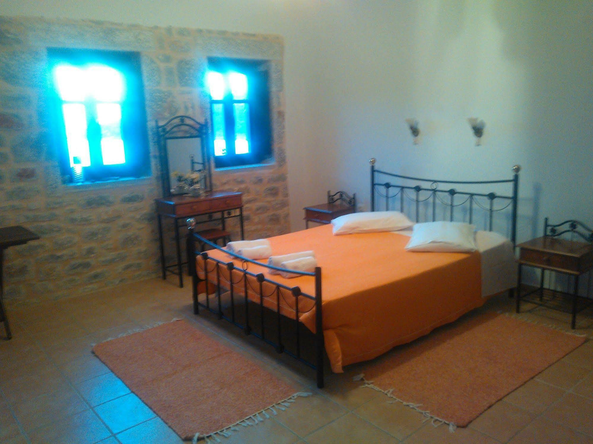 Onar Mani Suites Néon Oítilon Zewnętrze zdjęcie