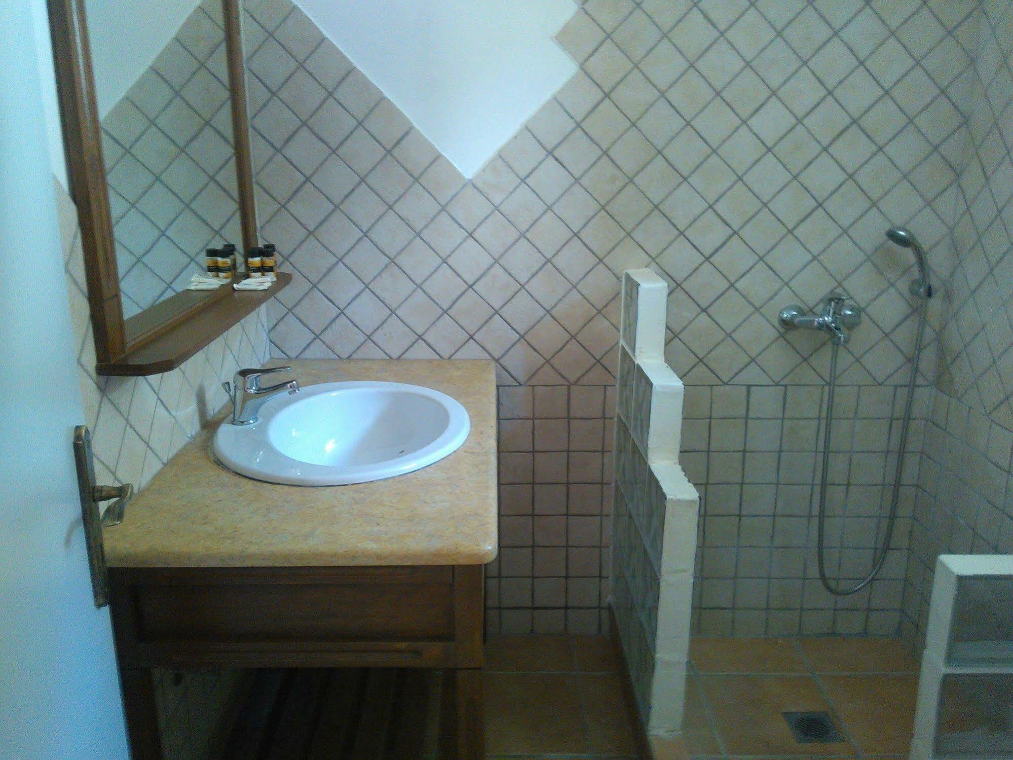 Onar Mani Suites Néon Oítilon Zewnętrze zdjęcie