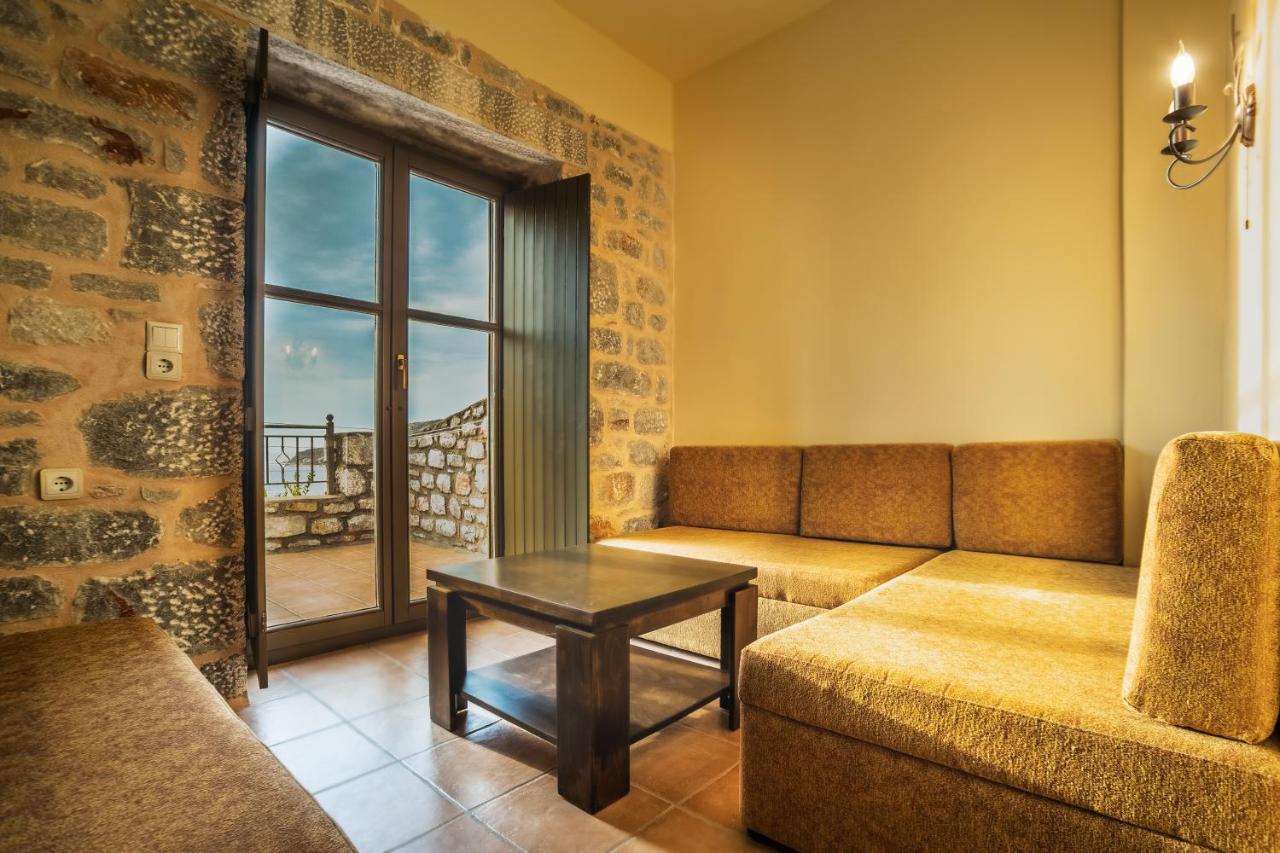 Onar Mani Suites Néon Oítilon Zewnętrze zdjęcie